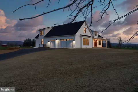 1 Peyton Dr, Carlisle, PA 17015