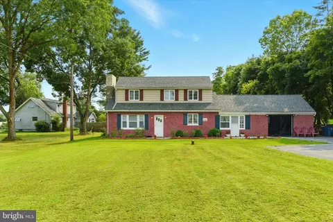 1024 E Lisburn Rd, Mechanicsburg, PA 17055
