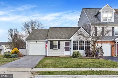 24 Warwick Cir, Mechanicsburg, PA 17050