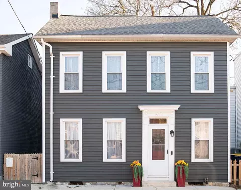231 W Locust St, Mechanicsburg, PA 17055