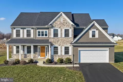 102 Berkshire Dr, Carlisle, PA 17015