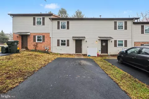 1725 English Dr, Mechanicsburg, PA 17055