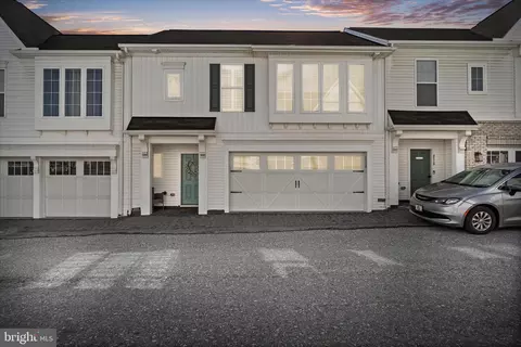 3113 Grove Ct, Mechanicsburg, PA 17055