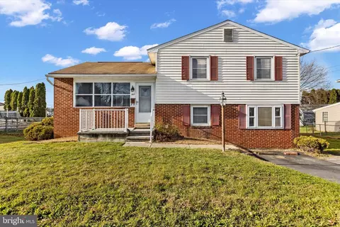 303 Brandy Ln, Mechanicsburg, PA 17055
