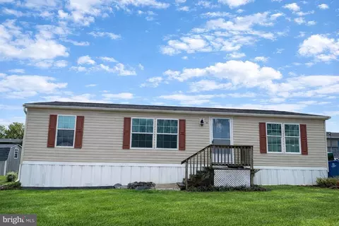 16 Hazel Cir, Mechanicsburg, PA 17050
