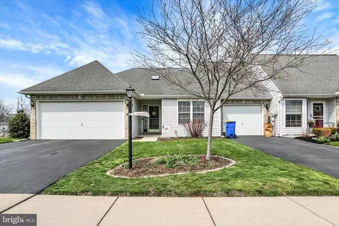 13 Ridgeway Dr, Mechanicsburg, PA 17050