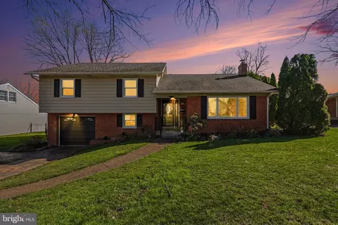 403 Penn Ayr Rd, Camp Hill, PA 17011