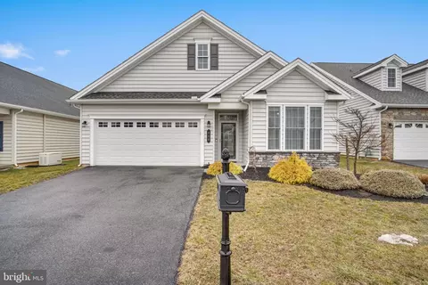 406 General Dr, Mechanicsburg, PA 17050