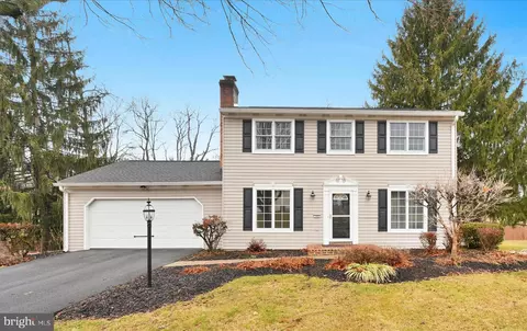 723 Florence Cir, Mechanicsburg, PA 17050