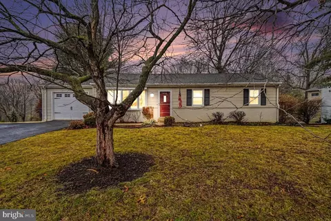 6406 Cannon Dr, Mechanicsburg, PA 17050