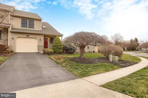 1475 Maplewood Dr, New Cumberland, PA 17070