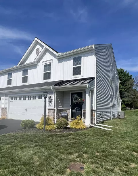 11 Shillington Ln, Carlisle, PA 17013