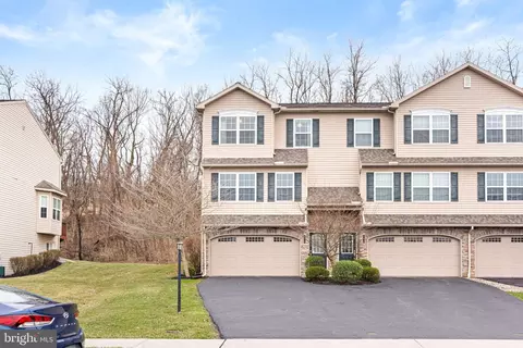 174 Old Schoolhouse Ln, Mechanicsburg, PA 17055