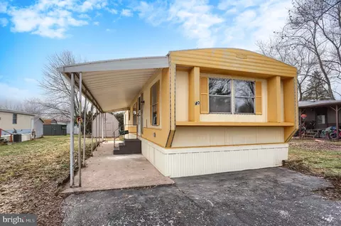 40 Redwood Ln, Carlisle, PA 17015
