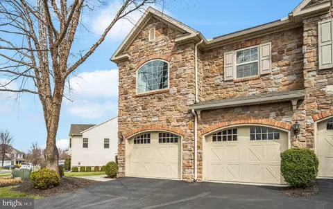 463 Nursery Dr N, Mechanicsburg, PA 17055