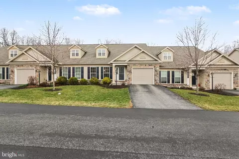 247 Aldenwood Dr, Carlisle, PA 17015