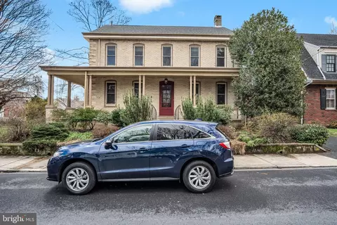 226 Walnut St, Carlisle, PA 17013