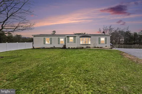1011 Cranes Gap Rd, Carlisle, PA 17013
