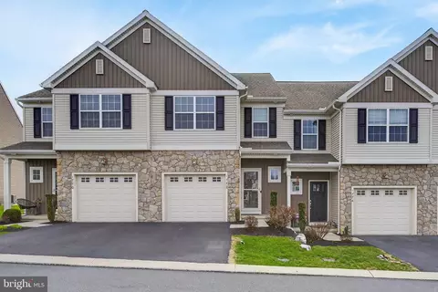 1772 Fairbank Ln, Mechanicsburg, PA 17055