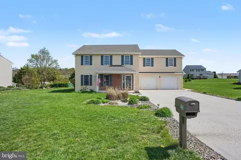 33 Longstreet Dr, Carlisle, PA 17013