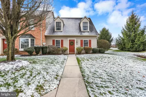 341 Stonehedge Ln, Mechanicsburg, PA 17055