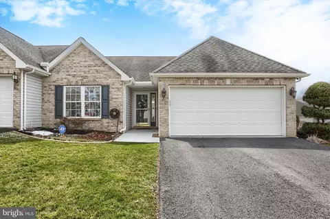 53 Burwick Dr, Mechanicsburg, PA 17050