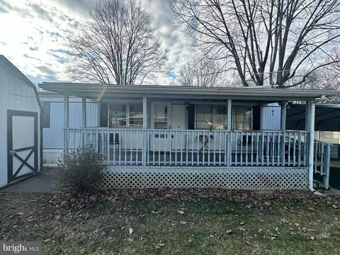 32 Shippensburg Mobile Est, Shippensburg, PA 17257