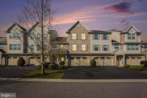 1804 Vista Dr, Mechanicsburg, PA 17055