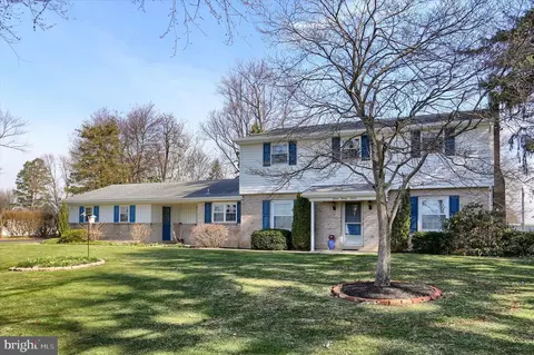 1527 Fisher Rd, Mechanicsburg, PA 17055