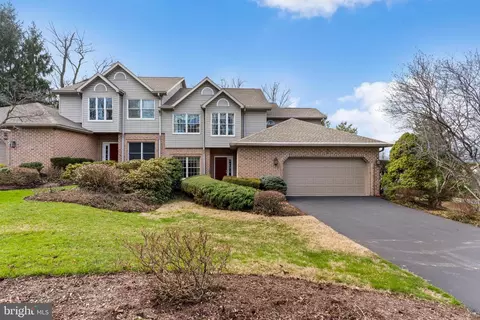504 Bridgeview Dr, Lemoyne, PA 17043