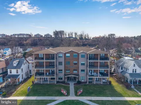 10 N Front St #201, Wormleysburg, PA 17043