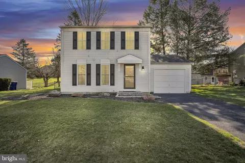 13 Lilac Dr, Mechanicsburg, PA 17050