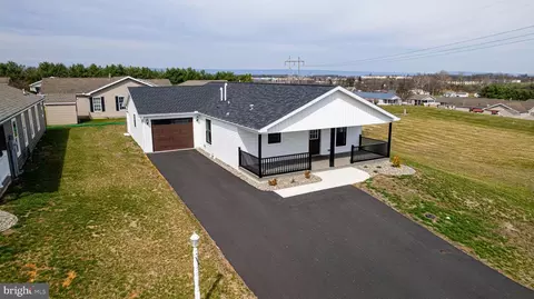 17 Burke Dr, Shippensburg, PA 17257