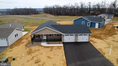 26 Burke Dr, Shippensburg, PA 17257
