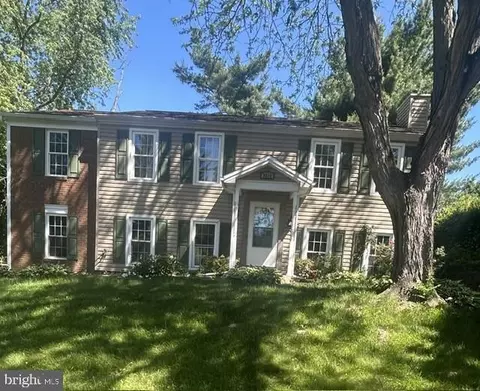 3612 Kent Dr, Mechanicsburg, PA 17050