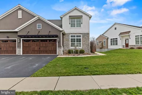 798 Aurora Dr, Mechanicsburg, PA 17055