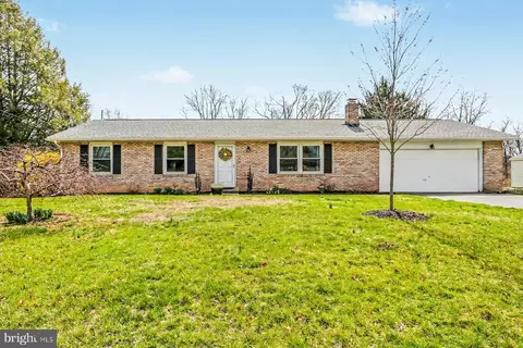 23 Dewalt Dr, Mechanicsburg, PA 17050