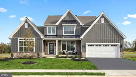 2229 S Autumn Chase Dr, Mechanicsburg, PA 17055