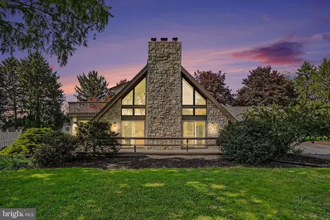 811 Wellington Dr, Carlisle, PA 17013