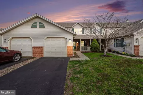 6 Westwood Ct, Enola, PA 17025