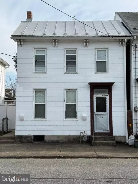 23 W Simpson St, Mechanicsburg, PA 17055