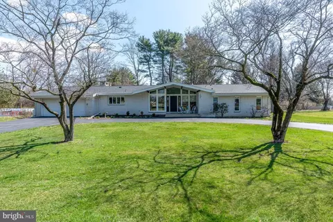 35 Country Club Rd, Carlisle, PA 17015