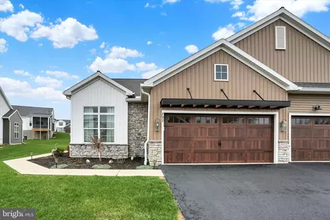 797 Aurora Dr, Mechanicsburg, PA 17055
