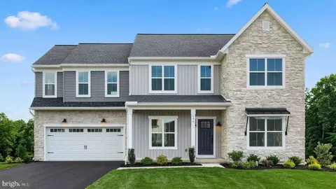 130 S Mountain Dr, Carlisle, PA 17013