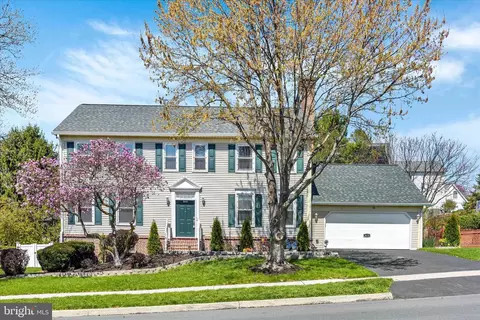 3610 Golfview Dr, Mechanicsburg, PA 17050