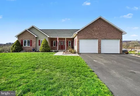 3 Prickly Pear Dr, Carlisle, PA 17013
