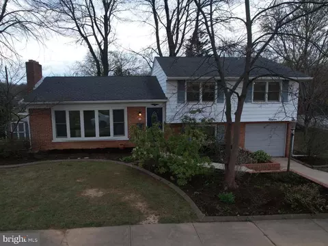 11 W Shore Dr, Camp Hill, PA 17011
