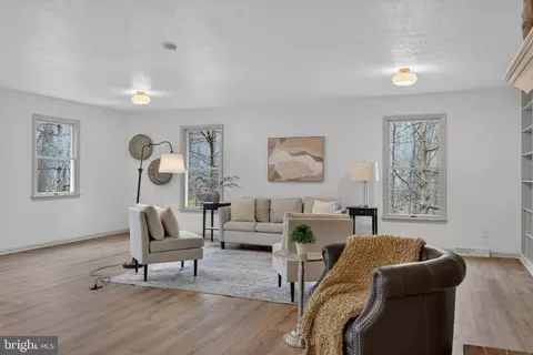 600 Rocky Dr, Boiling Springs, PA 17007