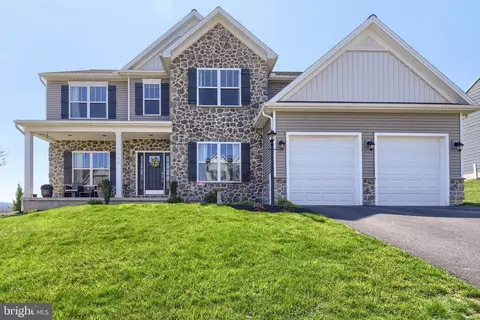 1541 Zestar Dr, Mechanicsburg, PA 17055