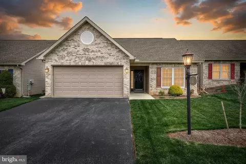 47 Keswick Dr, Mechanicsburg, PA 17050